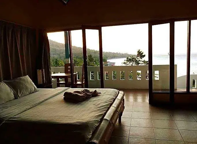 فندق Waeni's Sunset View 4*